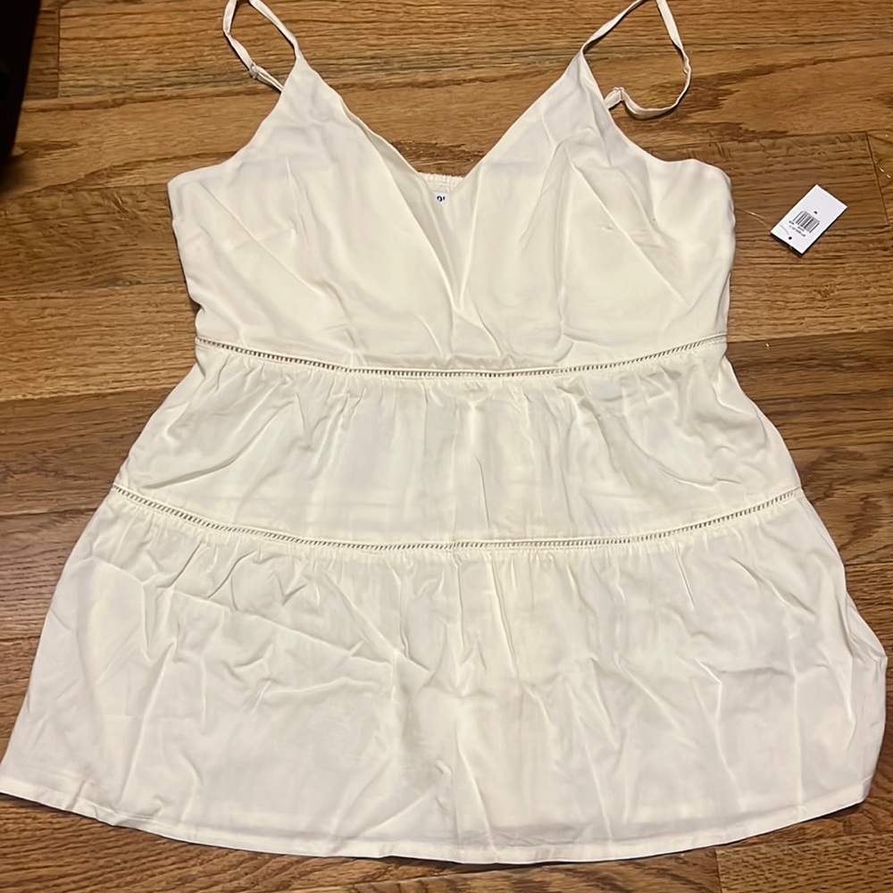Cute old navy creme blouse. Size medium and brand new